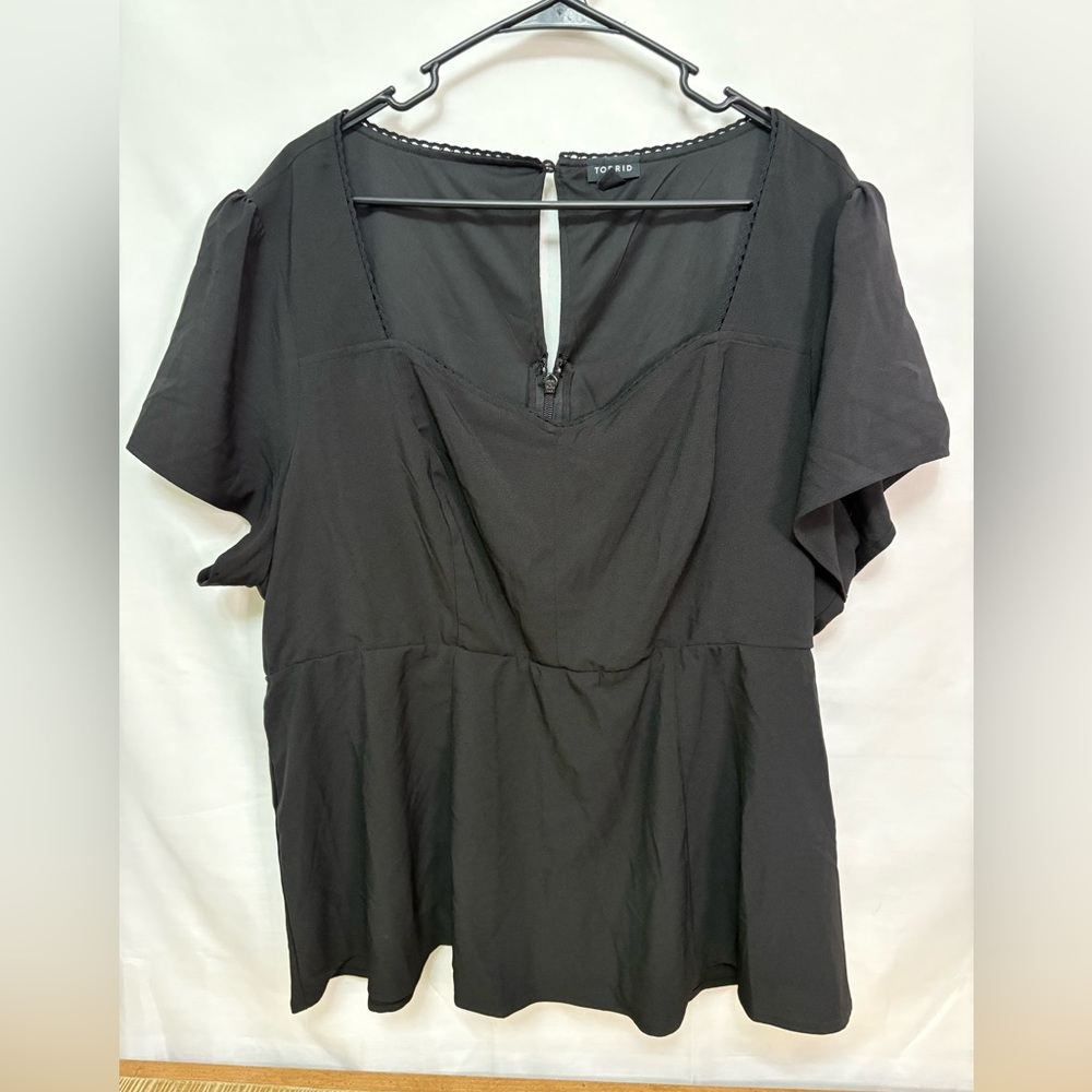 Torrid Black Stretch Crepe Sweetheart‑Neck Peplum Blouse Size 3‎